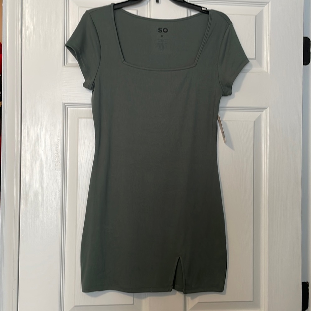 Green bodycon dress.